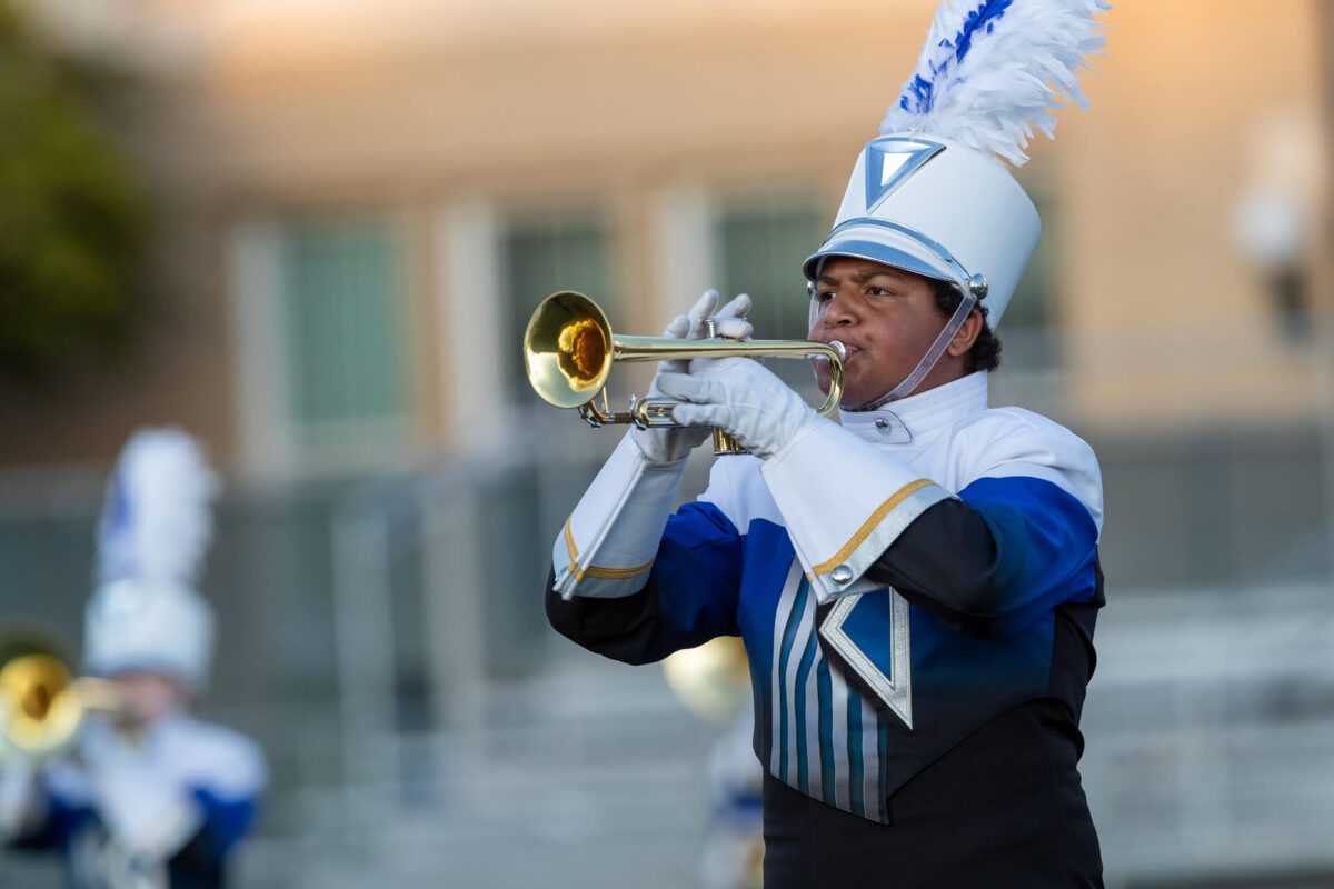 Boy is PLAYIN that trumpet.